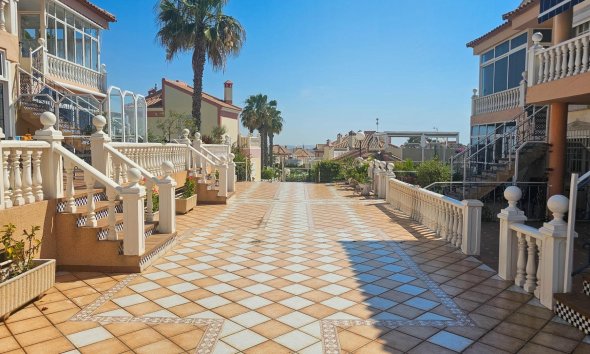 Resale - Bungalow -
Orihuela Costa - Los Altos