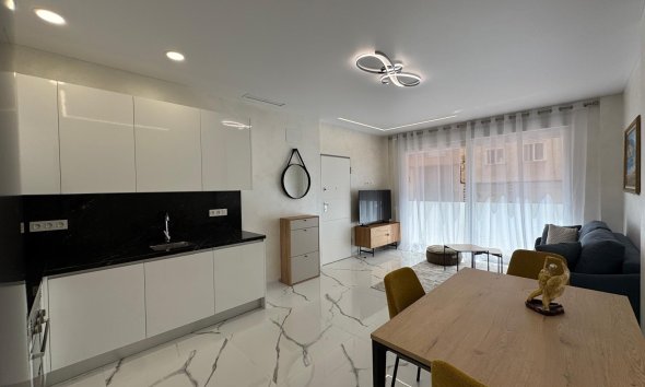 Resale - Apartment -
Torrevieja - Estacion De Autobuses