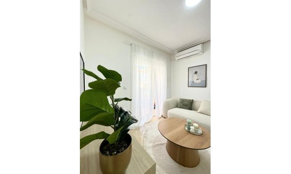 Resale - Apartment -
Torrevieja - Antonio Machado