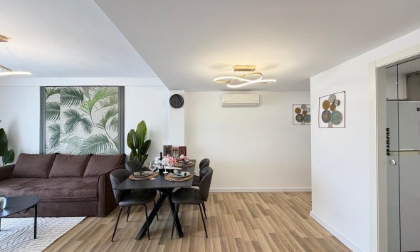 Revente - Apartment -
Torrevieja - Centro