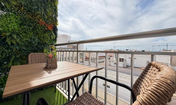 Revente - Apartment -
Torrevieja - Centro