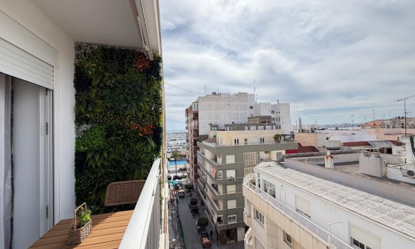 Revente - Apartment -
Torrevieja - Centro