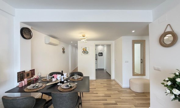 Revente - Apartment -
Torrevieja - Centro
