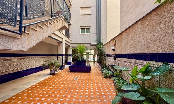 Revente - Attique -
Torrevieja - Habaneras