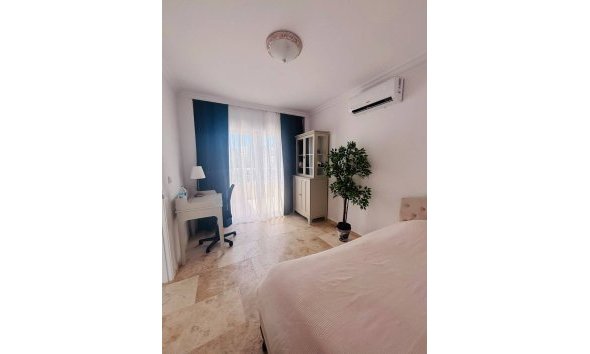 Revente - Villa -
Villamartin - Costa Blanca