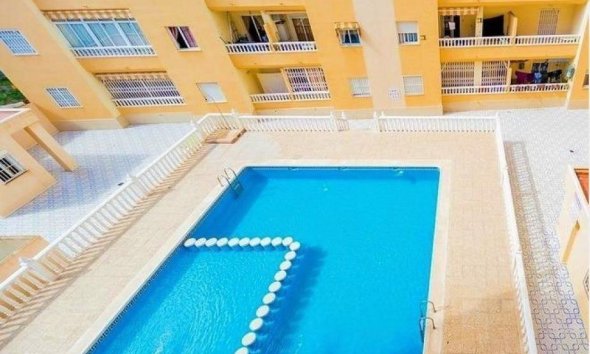 Revente - Apartment -
Torrevieja - Centro