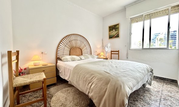 Revente - Apartment -
Punta Prima - Costa Blanca