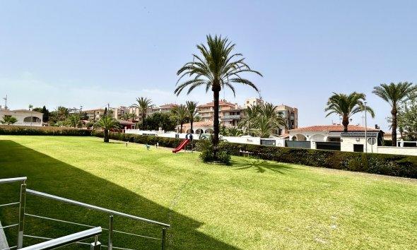 Revente - Apartment -
Punta Prima - Costa Blanca