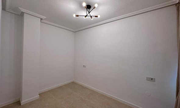 Revente - Apartment -
Torrevieja - Estacion De Autobuses