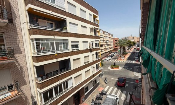 Revente - Apartment -
Torrevieja