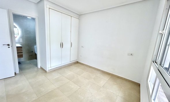 Revente - Apartment -
Villamartin - Costa Blanca