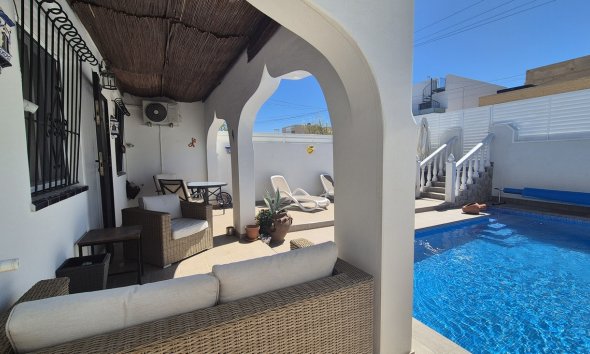 Revente - Semi Detached -
Villamartin - Costa Blanca