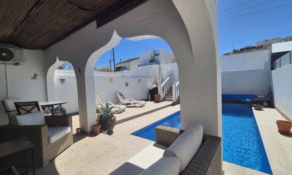 Revente - Semi Detached -
Villamartin - Costa Blanca