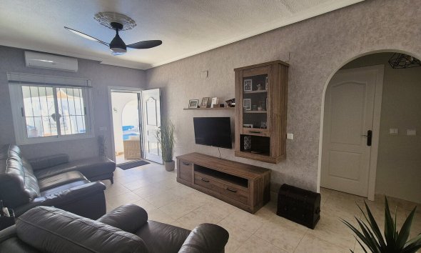 Revente - Semi Detached -
Villamartin - Costa Blanca