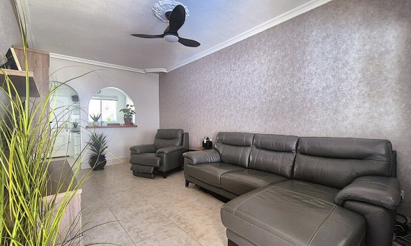 Revente - Semi Detached -
Villamartin - Costa Blanca