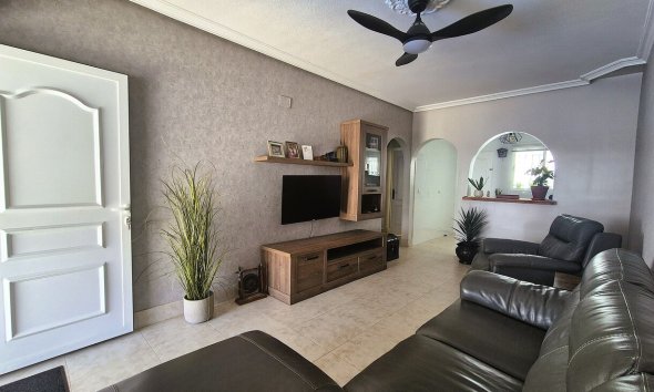 Revente - Semi Detached -
Villamartin - Costa Blanca