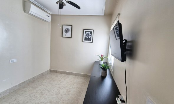 Revente - Semi Detached -
Villamartin - Costa Blanca