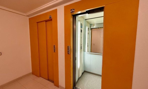 Revente - Apartment -
Torrevieja - Acequion