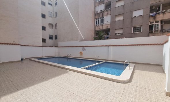 Revente - Apartment -
Torrevieja - Centro