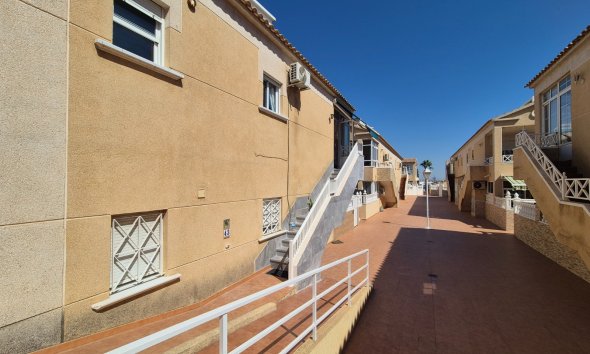 Resale - Bungalow -
Torrevieja - Costa Blanca