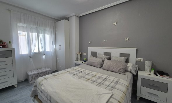 Resale - Bungalow -
Torrevieja - Costa Blanca
