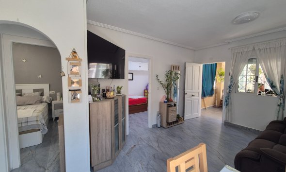 Resale - Bungalow -
Torrevieja - Costa Blanca