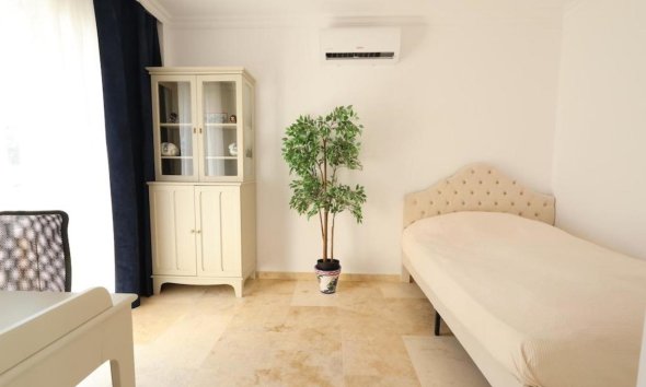 Revente - Villa -
Villamartin - Costa Blanca