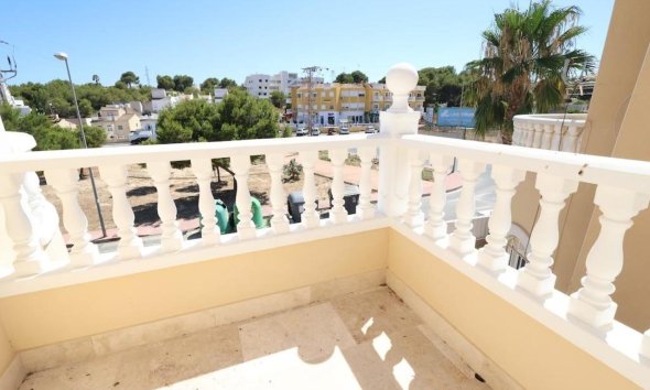 Revente - Villa -
Villamartin - Costa Blanca
