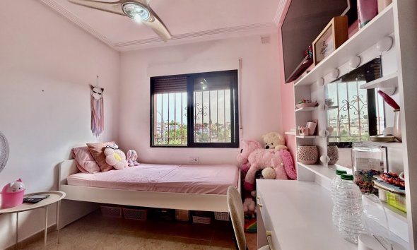 Revente - Villa -
Villamartin - Costa Blanca
