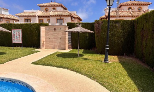 Revente - Semi Detached -
Lomas de Caboroig - Costa Blanca