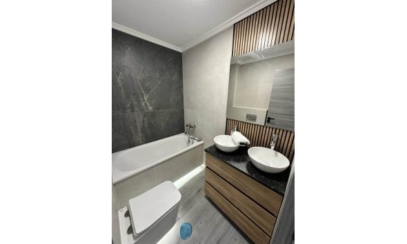 Revente - Apartment -
Torrevieja - Centro