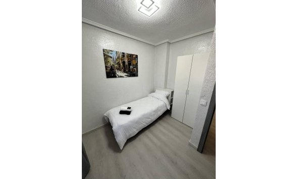 Revente - Apartment -
Torrevieja - Centro