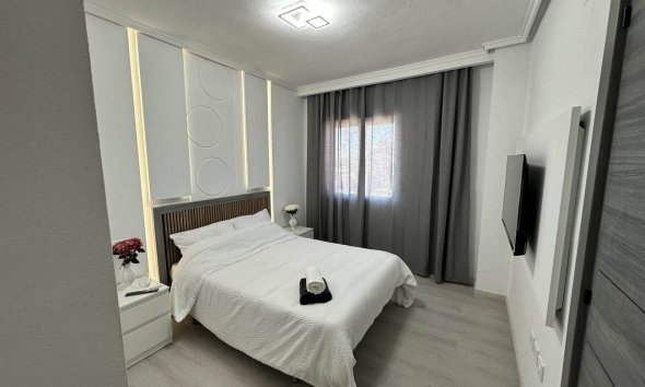 Revente - Apartment -
Torrevieja - Centro