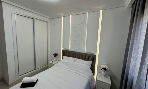 Revente - Apartment -
Torrevieja - Centro