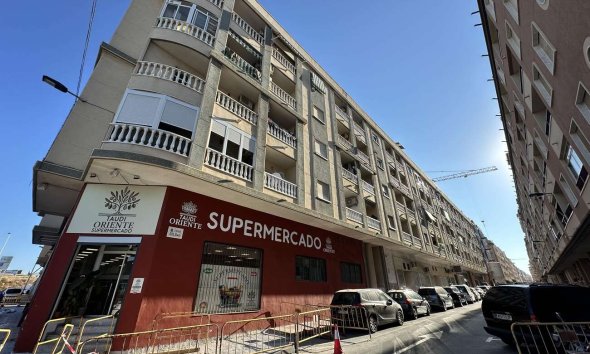 Revente - Apartment -
Torrevieja - Centro