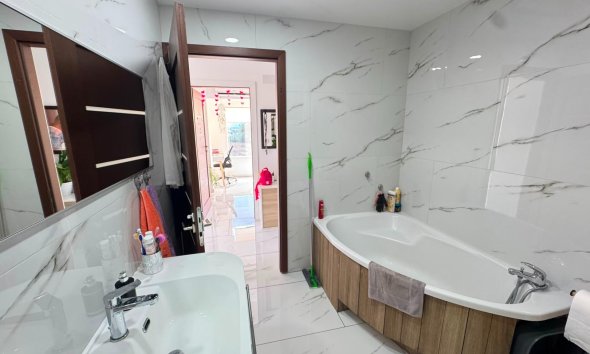 Revente - Apartment -
Torrevieja - Zona Los Frutales