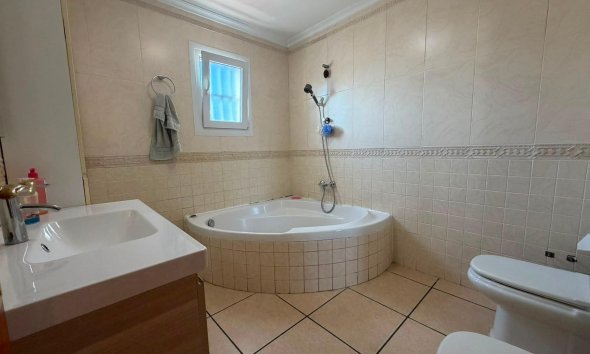 Revente - Quad House -
Torrevieja - Carrefour