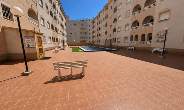 Revente - Apartment -
Torrevieja - Estacion De Autobuses