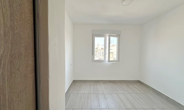 Revente - Apartment -
Torrevieja - Centro
