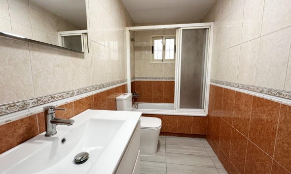 Revente - Apartment -
Torrevieja - Centro