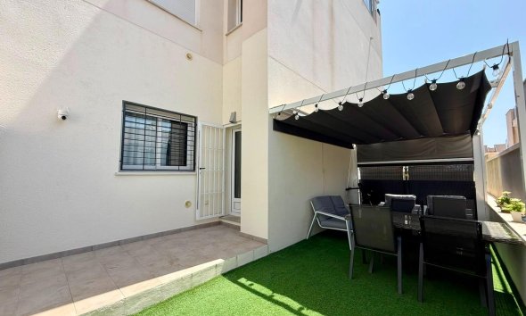 Revente - Apartment -
Torrevieja - Aguas Nuevas