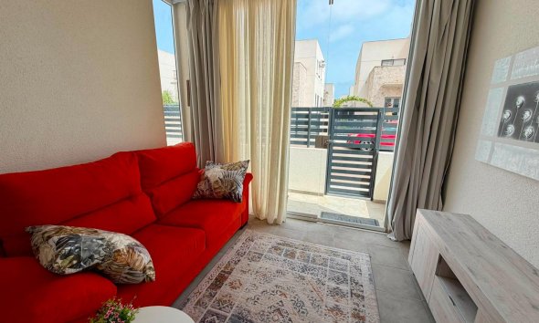 Revente - Apartment -
Torrevieja - Aguas Nuevas