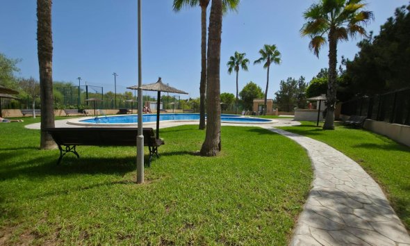 Resale - Bungalow -
Torrevieja - Los Balcones - Los Altos del Edén