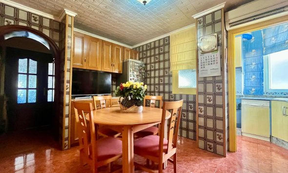 Revente - Apartment -
Torrevieja - Centro