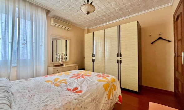 Revente - Apartment -
Torrevieja - Centro
