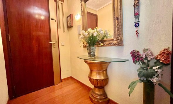 Revente - Apartment -
Torrevieja - Centro