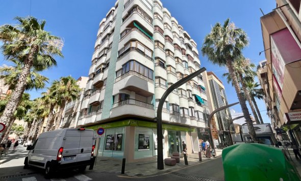Revente - Apartment -
Torrevieja - Centro