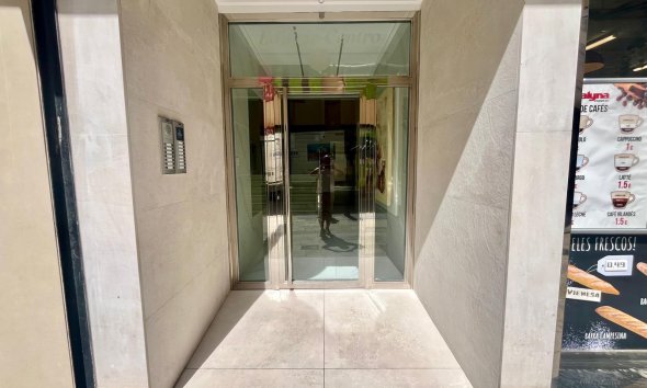 Revente - Apartment -
Torrevieja - Centro