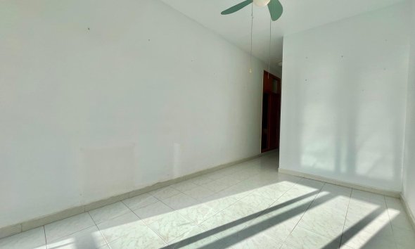 Resale - Apartment -
Torrevieja