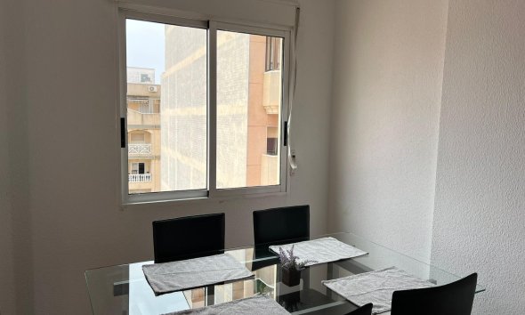 Revente - Apartment -
Torrevieja - Centro